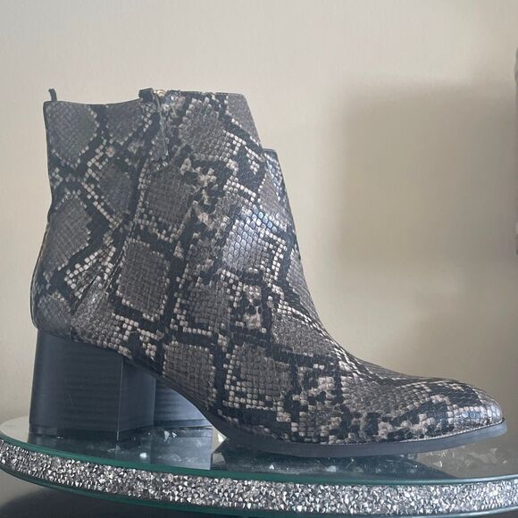 Old navy Faux snake skin autumn heeled ankle boots size 10 zip up booties - Picture 2 of 10